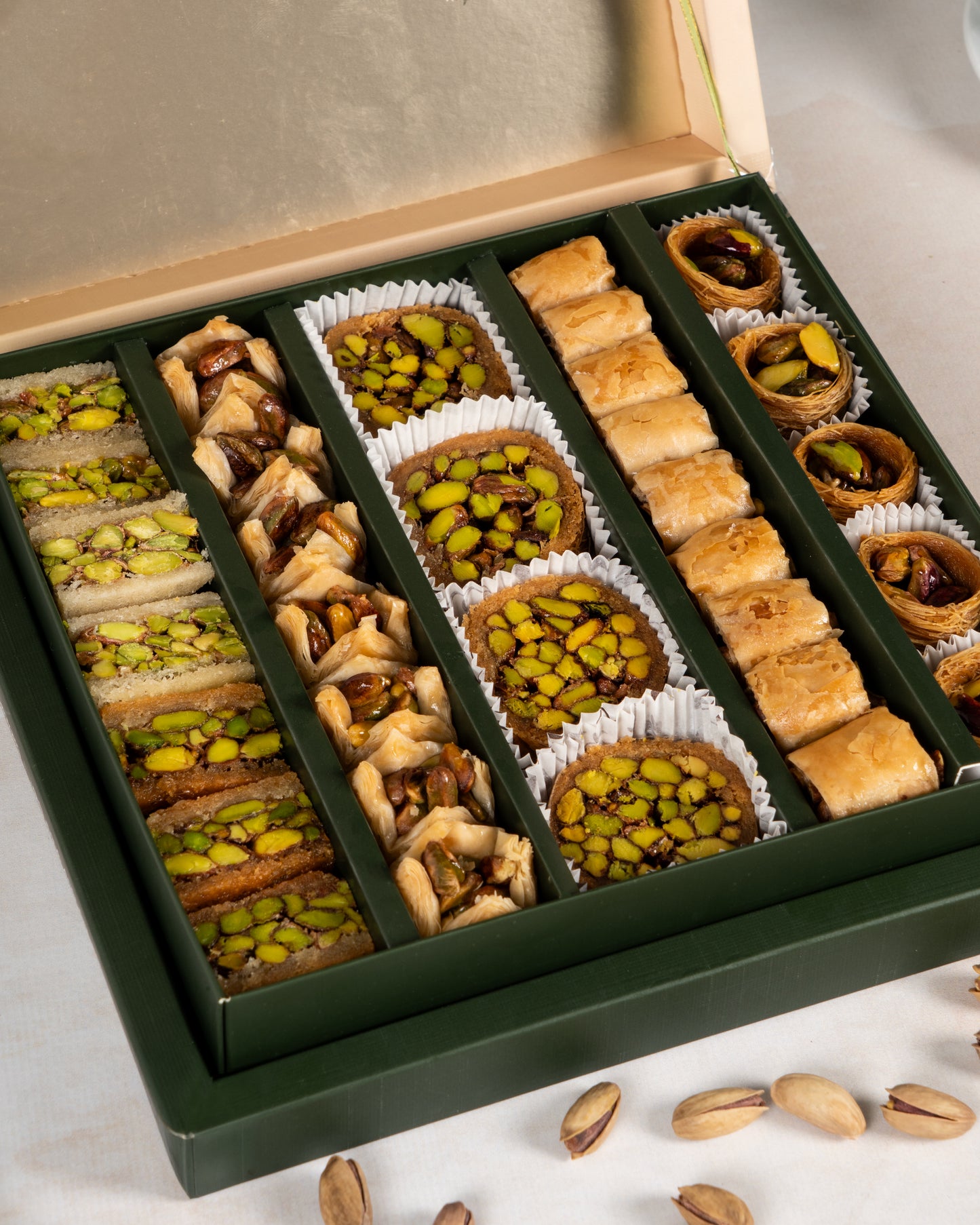 Antep Fıstıklı Kadayıflı Karışık Baklava Kutusu
