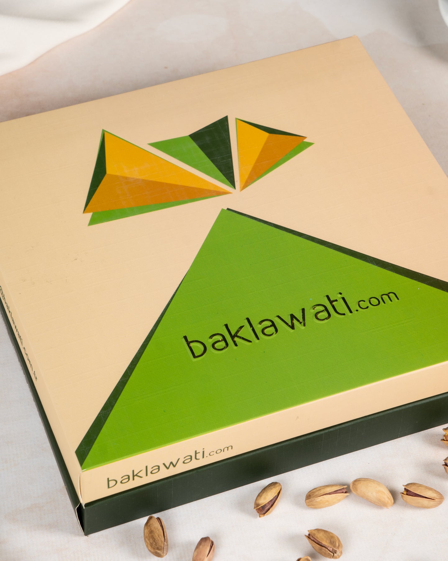Antep Fıstıklı Kadayıflı Karışık Baklava Kutusu
