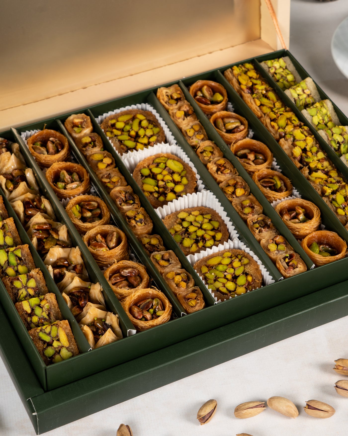 Antep Fıstıklı Kadayıflı Karışık Baklava Kutusu