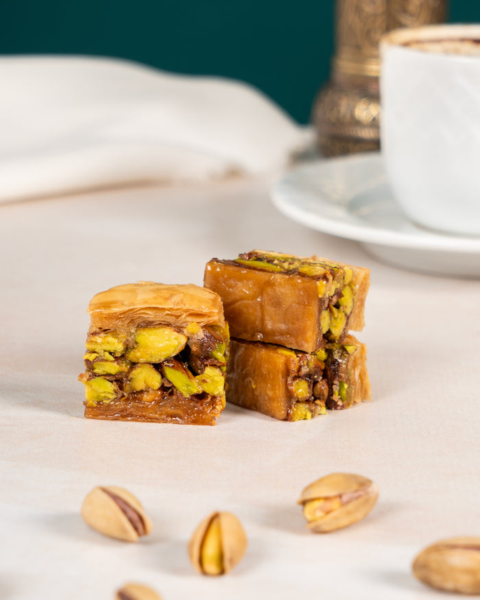 Antep Fıstıklı Serçe Dili Baklava