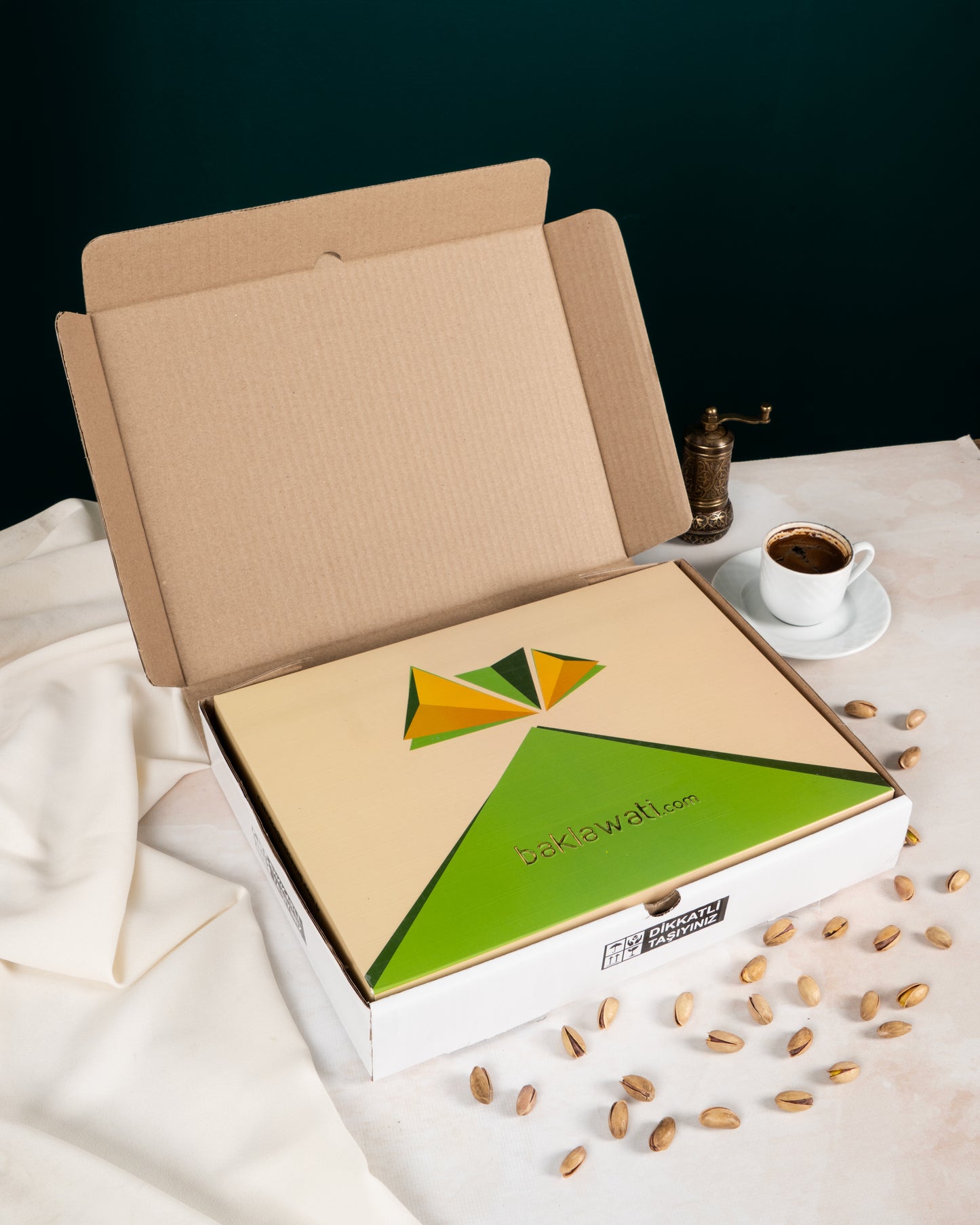 Antep Fıstıklı Kadayıflı Karışık Baklava Kutusu